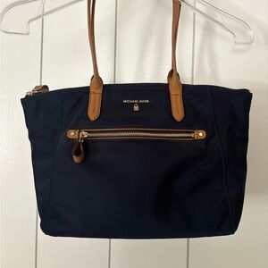 Michael Kors Tote Bag Logo Navy Blue Nylon With Tan Shoulder Straps Full Zip